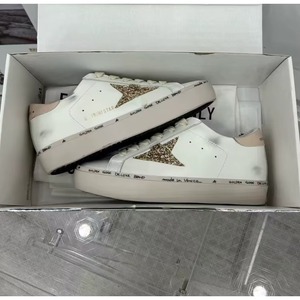 Zapatillas deportivas clásicas con estrellas doradas de lentejuelas y detalles plateados, de cuero de vaca de alta calidad, con suela invisible, para primavera e invierno. - Product Image 6