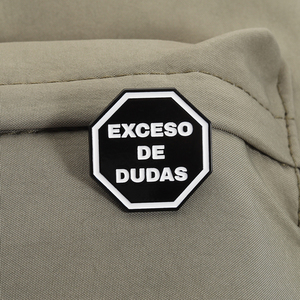 Broches de Esmalte con Citas en Español, Bajo Nivel de Paciencia, Alto Nivel de Locura, Insignia de Solapa, Joyería, Regalo, Venta al por Mayor - Product Image 3