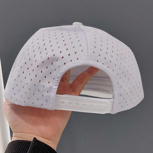 Casquette de golf personnalisée 100% polyester et élasthanne, imperméable, haute performance, avec trous découpés au laser et cordon, pour usage extérieur - Product Image 4