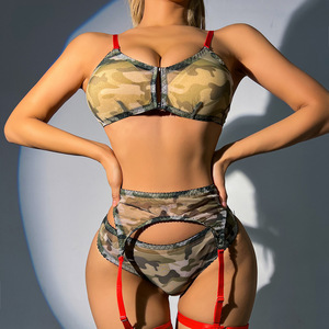 Ensemble de lingerie <span class=keywords><strong>sexy</strong></span> 2 pièces en polyester, soutien-gorge en maille camouflage, porte-jarretelles, accents rouges, fines bretelles réglables, motif zigzag noir - Product Image 2