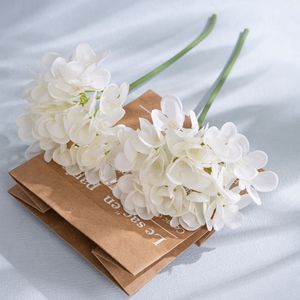 CallaFloral - Hortensia Artificial Blanca de una Sola Rama, Hecha a Mano, Decoración para Bodas - Product Image 1