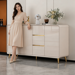 <span class=keywords><strong>Buffet</strong></span> de <span class=keywords><strong>salle</strong></span> <span class=keywords><strong>à</strong></span> <span class=keywords><strong>manger</strong></span> et de salon de luxe italien moderne, avec dessus <span class=keywords><strong>en</strong></span> marbre de qualité supérieure, accents dorés, construction <span class=keywords><strong>en</strong></span> bois massif - Product Image 2
