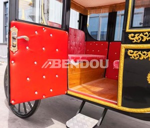 Calèche royale de mariage personnalisée, véhicule électrique de luxe à 4 roues avec sculpture décorative de cheval - Product Image 6