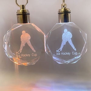 Set Hadiah Promosi Hoki Lapangan Kristal Baja Anti Karat dengan Gantungan Kunci Hoki LED yang Berubah Warna - Product Image 2
