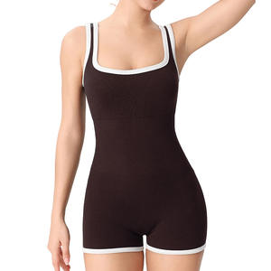 Combinaison de sport pour femmes avec soutien-gorge rembourré, bretelles spaghetti, col carré, dos nu, 100% polyester, ensemble court pour yoga, fitness, course à pied, entraînement - Product Image 1