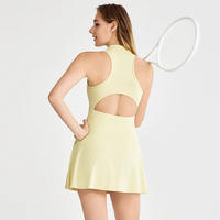 Robe de tennis douce et respirante à haute élasticité Jupe évasée à col en V et dos nu, idéale pour les sports de cour, le fitness, le yoga et le tennis.