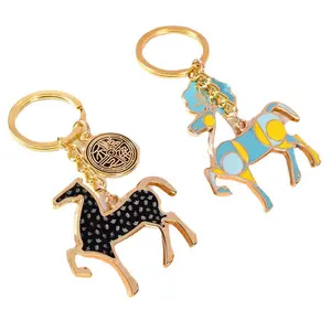 Prachtige mini tasbedel sleutelhanger gebakken lak paardvorm gepersonaliseerd roestvrij staal aangepast logo promotiegeschenk aangepaste kleur - Product Image 1