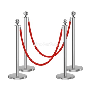 Poteau de guidage en acier inoxydable argenté avec corde en velours rouge, barrière de contrôle de foule pour mariages et événements, décoration de tapis rouge, poteau de file d'attente - Product Image 1