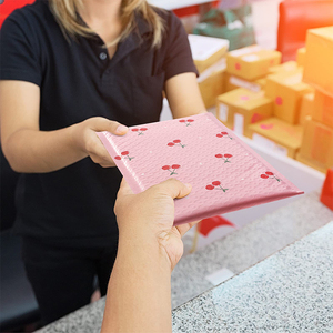 OEM Stock Thân Thiện Vớ<span class=keywords><strong>i</strong></span> Mô<span class=keywords><strong>i</strong></span> Trường Customized Hồng Mailer Mạnh Dính Tú<span class=keywords><strong>i</strong></span> Khí Đóng Gó<span class=keywords><strong>i</strong></span> Gử<span class=keywords><strong>i</strong></span> Thư Tear Proof Bong Bóng Độn Phong Bì - Product Image 6