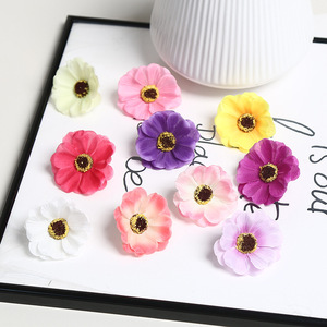 Fleurs artificielles en soie faites à la main, marguerites de 5 cm, pour décorations de mariage et de maison - Product Image 3