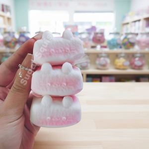 ของเล่นบีบสี่เหลี่ยมรูปแมวน้อยสีชมพูน่ารัก ขนาด 6 ซม. ทำจาก PU นุ่มพิเศษ บรรเทาความเครียด เหมาะสำหรับเด็กและผู้ใหญ่ ใช้เวลาว่างเพื่อผ่อนคลาย - Product Image 2