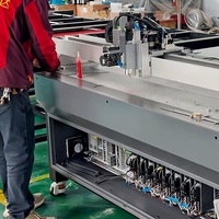 Machine de découpe automatique à couteau oscillant CNC de haute précision pour la découpe de cuir de vachette, de cuir véritable, de chaussures, de bagages et de sacs