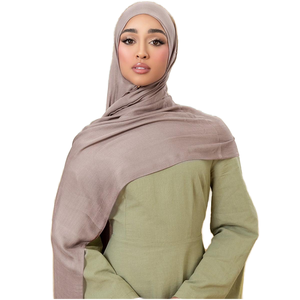 Hijab uni en modal de qualité supérieure, foulard islamique respirant en rayonne et coton, châle doux de style arabe pour femmes musulmanes avec bonnet hijab - Product Image 1