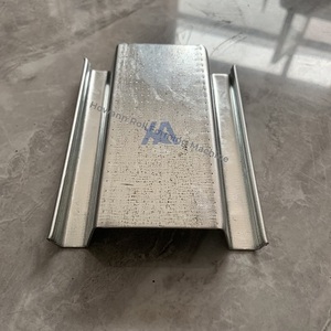 Máquina formadora de rollos de listón de techo automática de tecnología avanzada Bomba de motor de núcleo de perfil Omega para fabricación de canales de enrasado - Product Image 6