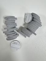 Feuille de mousse de silicone liquide découpée résistante à la chaleur et ignifuge pour l'isolation thermique des batteries de véhicules électriques, avec ou sans adhésif