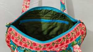 Sac de voyage en coton fait main, matelassé, à fleurs, pour femme, lot de 2 (un petit et un grand) - Product Image 3