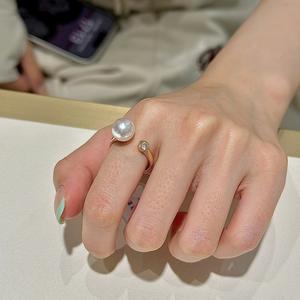 Anillo de Perlas en Forma de Corazón Simple Chapado en Oro de 18K y Plata de Ley S925 para Mujer, Clásico Diario con Incrustación Perfectamente Redonda - Product Image 3