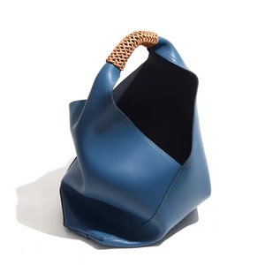 2025 concepteur de luxe sacs à main femmes Corium fourre-tout décontracté étanche Ip56 DAQI marque chaînes décoration fermeture à glissière - Product Image 4