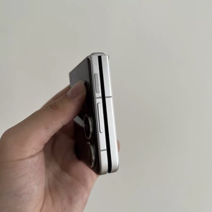 Xiaomi Mix Flip 2 หน้าจอ 6.8 นิ้ว 12GB 512GB AMOLED 5G สมาร์ทโฟนระบบ Android 14 พร้อมแบตเตอรี่ 4780mAh รองรับการชาร์จเร็ว 67W และมีที่ชาร์จในชุด - Product Image 6