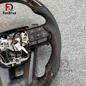 พวงมาลัยหุ้มหนังคาร์บอนไฟเบอร์แบบปรับปรุงสำหรับรถยนต์โตโยต้า โคโรลล่า LC300 ไฮลักซ์ ฟอร์จูนเนอร์ แลนด์ ครุยเซอร์ GR รุ่นอัพเกรด - Product Image 2