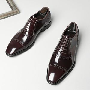 Chaussons pour hommes en cuir véritable faits à la main, personnalisés, élégants et à pompons, pour les occasions décontractées et professionnelles - Product Image 4