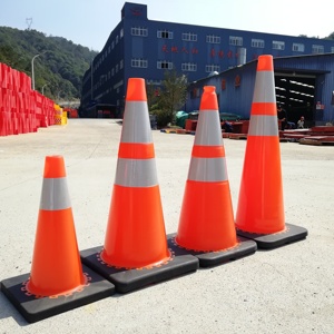 Cônes de sécurité routière réfléchissants en PVC en gros aux États-Unis, cônes de circulation pour application routière - Product Image 3