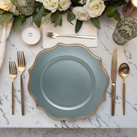 Assiette de présentation exclusive en plastique PP de 13 pouces, motif végétal fait main, bord doré, turquoise, pour dîner, mariage, fête, vente en gros