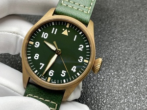 Montres mécaniques tendance et très vendues avec bracelets en cuir de vachette vert - Product Image 1