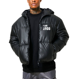 Veste matelassée pour homme avec logo personnalisé, finition brillante, noire, courte, style bulle, chaude pour l'hiver, avec capuche, vêtements d'extérieur, fabrication OEM, vente en gros - Product Image 1