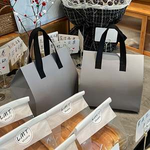 Sac isotherme personnalisable en tissu non tissé léger avec motif de dessin animé, design pliable et imperméable pour boissons - Product Image 1