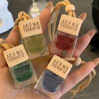 Parfum de luxe personnalisé avec pendentif et logo de voiture bouteille de désodorisant toute l'huile freesia poire parfum verre de qualité supérieure personnalisé