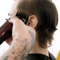 Tondeuse à cheveux sans fil, tondeuse à cheveux pour un rasage et un estompage sans couture du cuir chevelu, kit de tondeuse à cheveux pour un estompage et un mélange, tondeuse magique KM-2600