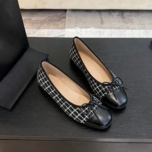 Scarpe da <span class=keywords><strong>Donna</strong></span> di Design Versatili, <span class=keywords><strong>Ballerine</strong></span> con Tacco Piatto, Suola Antiscivolo, Dettaglio Fiocco, in Vera Pelle - Product Image 4