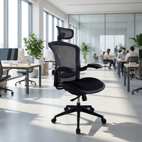 Chaise de bureau ergonomique moderne en maille avec accoudoirs réglables, appui-tête intégré, mécanisme d'inclinaison et design pivotant pour usage commercial