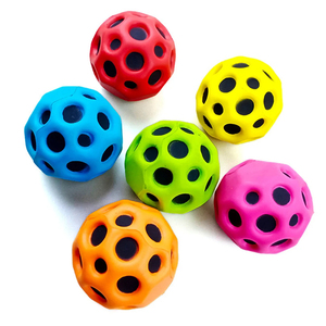 Pelota de Alta Resistencia con Orificios, Pelota Suave y Rebotante, Anti-caídas, Forma de Luna, Pelota Porosa, Juguete para Niños, Interior y Exterior, Diseño Ergonómico - Product Image 3