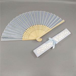 Abanico de Mano Personalizado para Boda con Tela, Artesanía Elegante de Bambú para Bodas - Product Image 4
