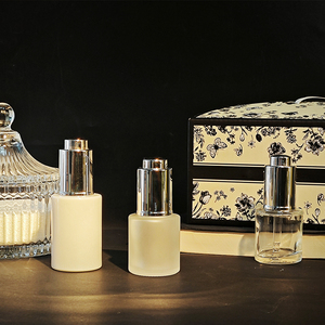 Style minimaliste 3cl 10cl 12cl Bouteille de lotion Conteneur de sérum pour le visage avec tête de pompe pour fond de teint sérum crème pour le visage - Product Image 4