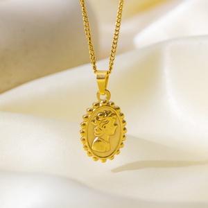 Collar con Moneda de la Reina Isabel, Chapado en Oro, de Acero Inoxidable, Antideslustre, Diseño Nuevo 2025, Venta al Por Mayor - Product Image 2