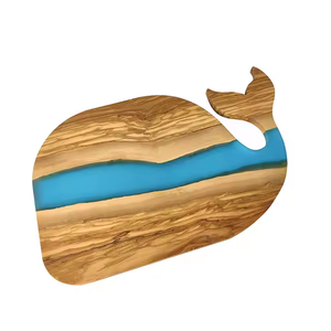 Planche de service à fromage en bois d'olivier en forme de baleine et résine époxy bleue - Product Image 3
