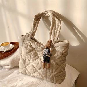 Sac fourre-tout matelassé rembourré tendance imperméable pour femmes pour l'hiver - Product Image 1