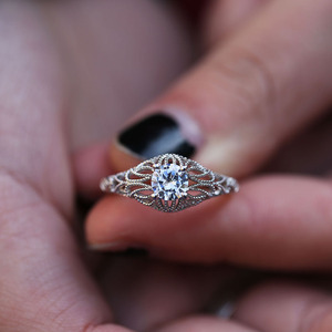 Anello Floreale Traforato per Donne, Elegante Stile Occidentale, Accessorio da Dito per Feste e Matrimoni, Idea Regalo - Product Image 2