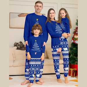 Vente en gros usine : Nouvel ensemble de pyjamas de Noël pour la famille, tenue de nuit imprimée lettres et dessins animés - Product Image 3