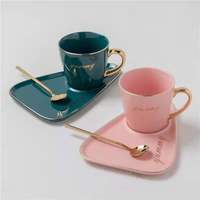 Tasse à café en céramique à poignée dorée de restaurant bleu marine de luxe au design créatif avec assiettes triangulaires