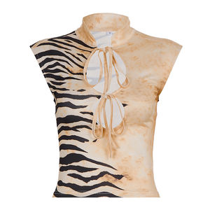 Camiseta de punto transpirable con estampado animal y corte ajustado para mujer, estilo urbano, con aberturas y lazo, ideal para salir en verano. - Product Image 6