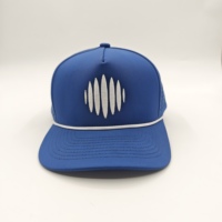 Casquette de golf sportive personnalisée en polyester imperméable à 5 panneaux, motif Dobby Argyle Fruit Leopard, maille respirante, perforations découpées au laser