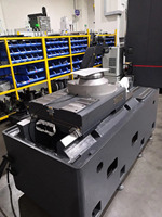 Machine à tailler les engrenages verticale CNC à haute stabilité Mlt-YK3132 avec banc de travail moulé symétrique thermiquement traité, une machine pour le taillage des engrenages