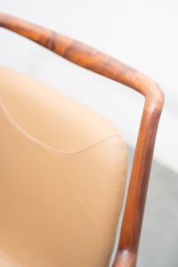 Chaise de salle à manger nordique contemporaine avec structure en bois massif, coussin en cuir de qualité supérieure, sièges de luxe pour la maison et les restaurants PISANO - Product Image 4
