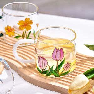 <span class=keywords><strong>Grande</strong></span> <span class=keywords><strong>tasse</strong></span> en verre moderne <span class=keywords><strong>sans</strong></span> poignée ni couvercle, avec un motif floral mignon, design écologique dessiné à la main, pour adultes, usage domestique - Product Image 1