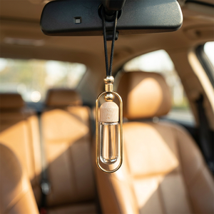 Diffuseur d'aromathérapie pour voiture en forme de cylindre, flacon de parfum avec bouchon en bois et cadre métallique - Product Image 5