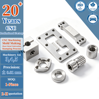 Composants sur mesure en acier inoxydable usinés CNC de précision, par électroérosion à fil et brochage, comprenant plaques plates, bras de connexion, arbres cannelés et manchons